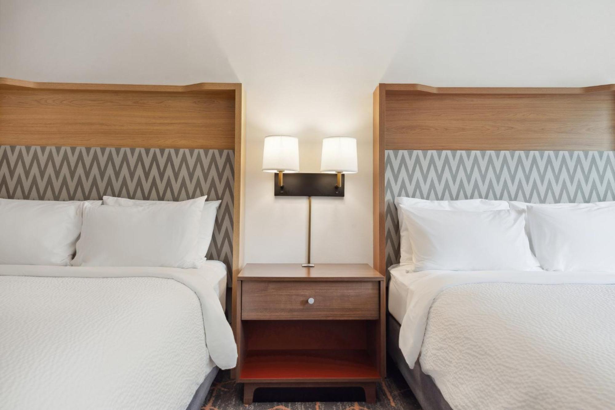 Holiday Inn Portsmouth By Ihg Exterior photo