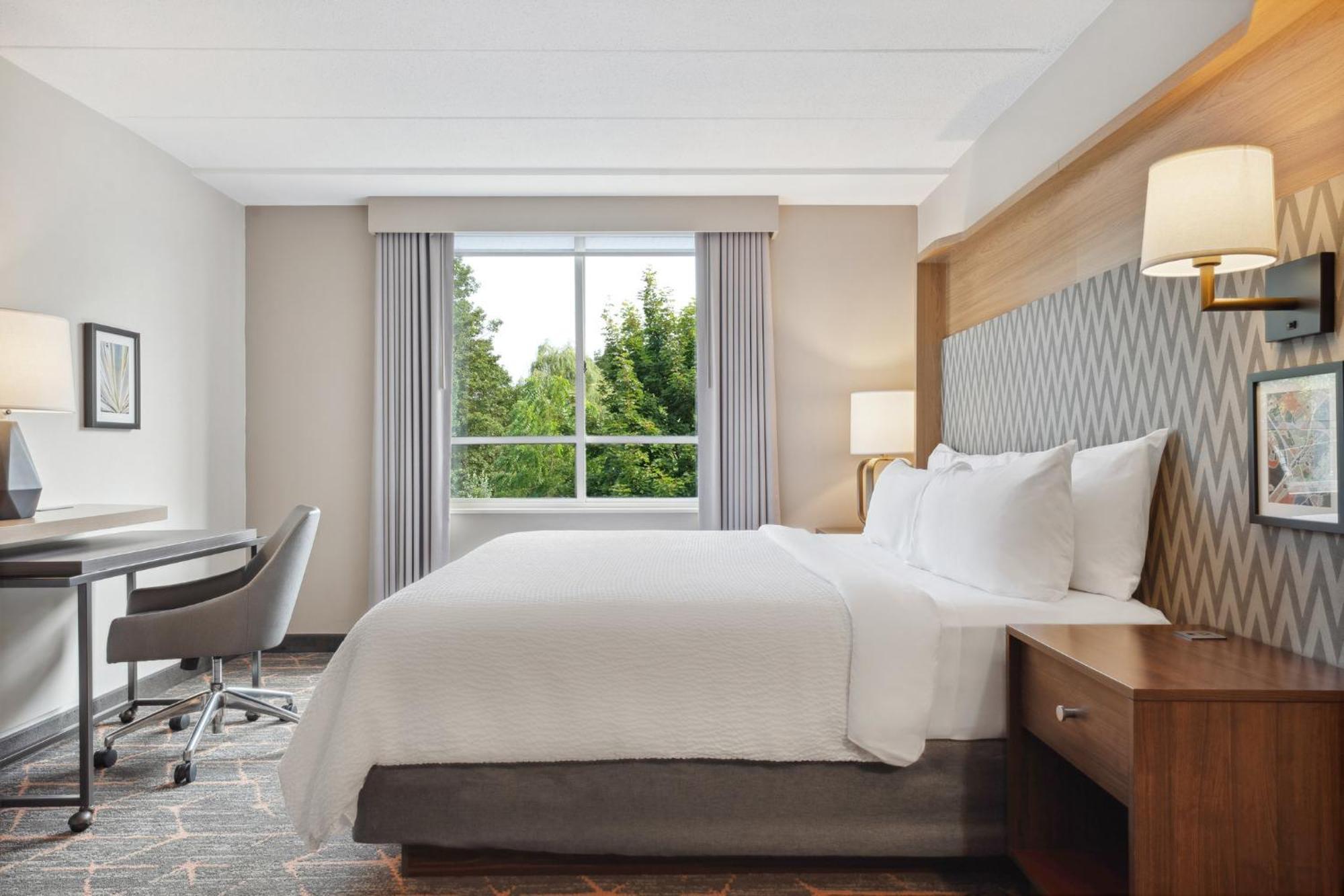 Holiday Inn Portsmouth By Ihg Exterior photo